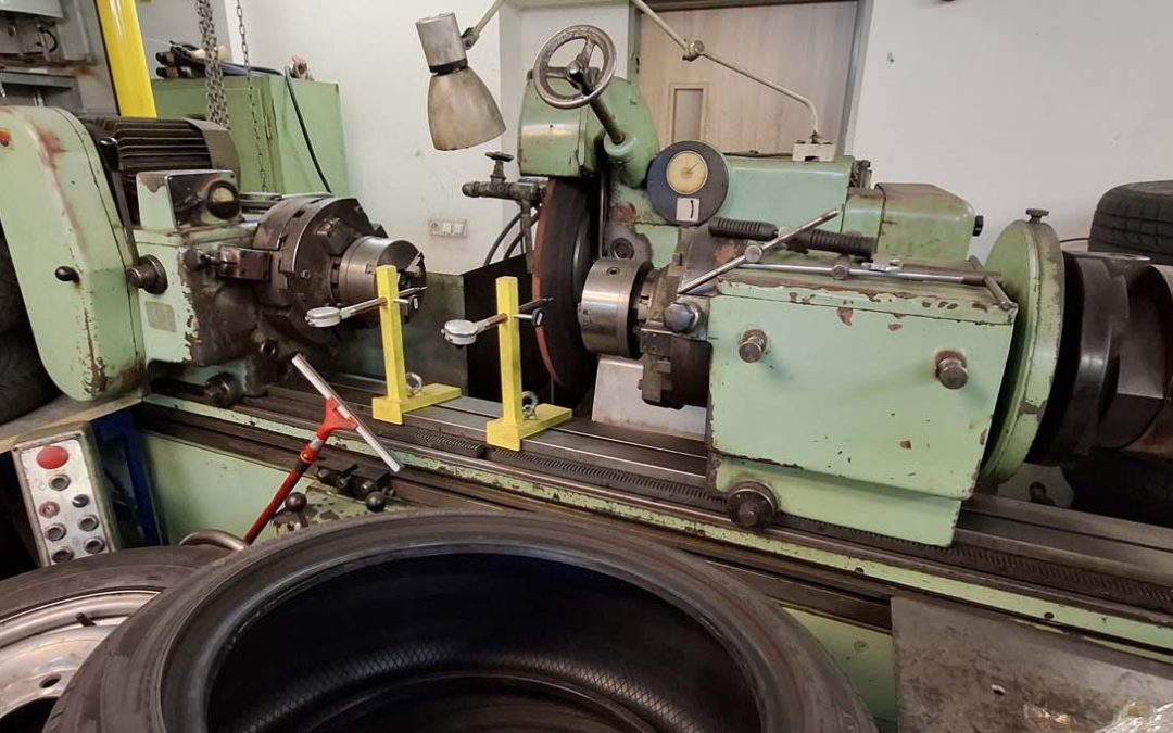 #06270 Crankshaft grinding machine TOS BKO50/1700