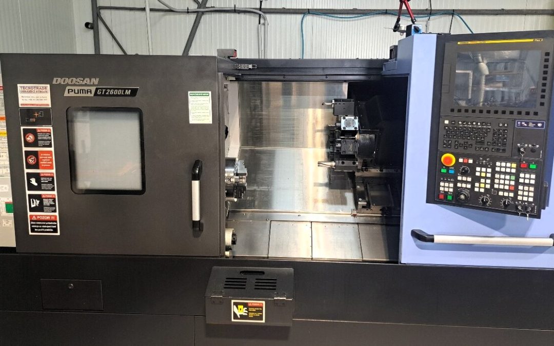 DOOSAN PUMA GT2600 LM – 2022 CNC three-axis lathe with driven tools Control systém: FANUC I-series Number of controlled axes: 3, 400 engine hours, new machine condition